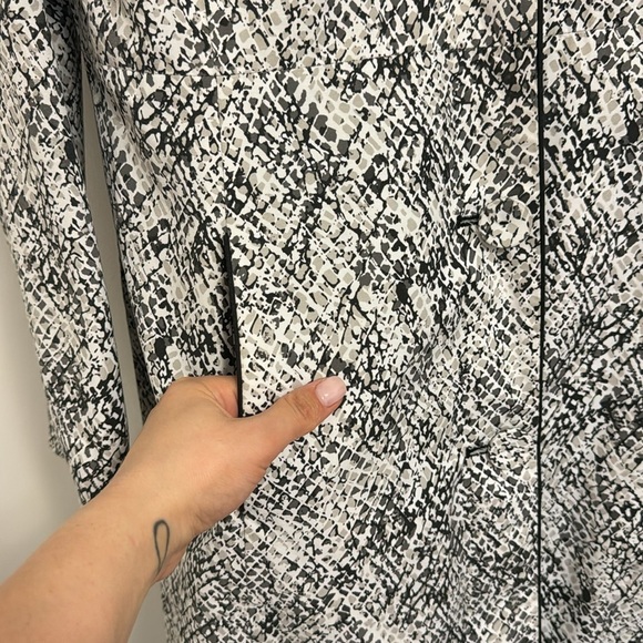 New York & Company Reptile Print Trench Coat Size L - Picture 4 of 7